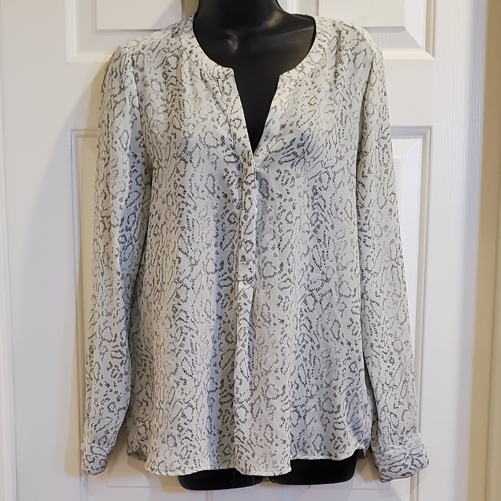 Black and White Snake Pattern Blouse